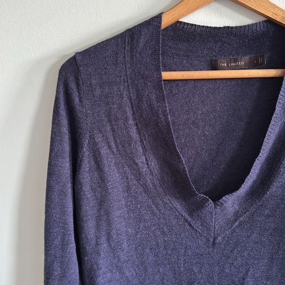The limited merino wool purple v-neck long sleeve sweater size large - Picture 3 of 6